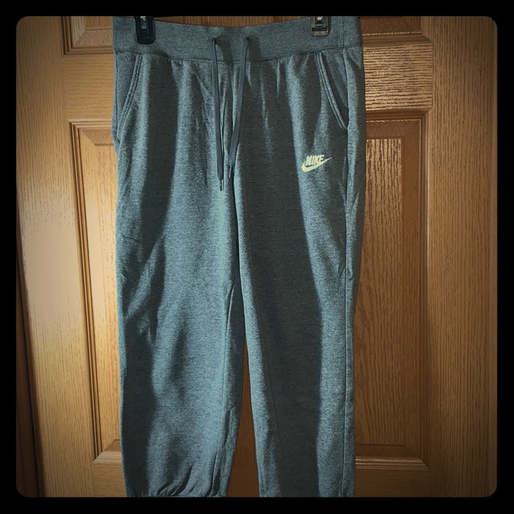 Nike roll cuff cotton capris